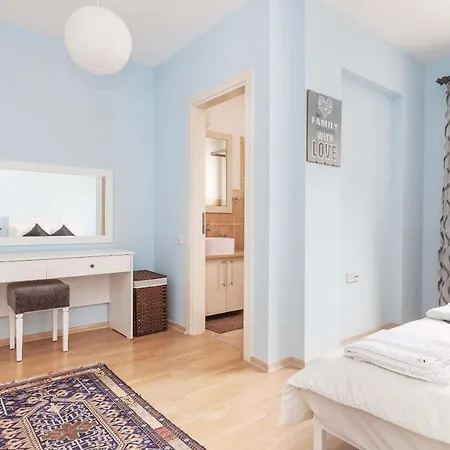 Thalassa Beach 3 Bedroom Sea-view Apartman Vokolidha